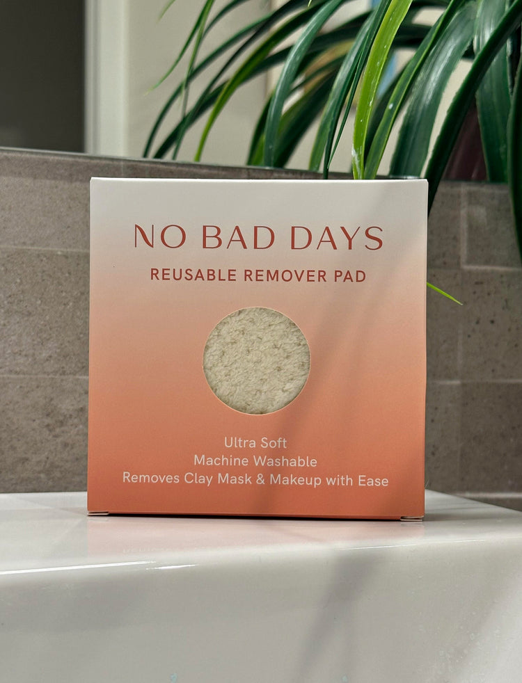 Makeup remover pad in box